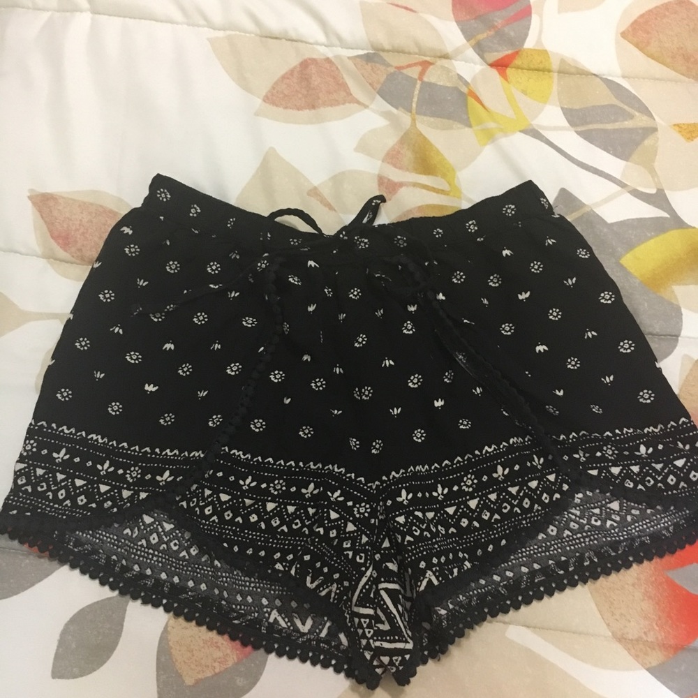 Like new - Hollister shorts size Small